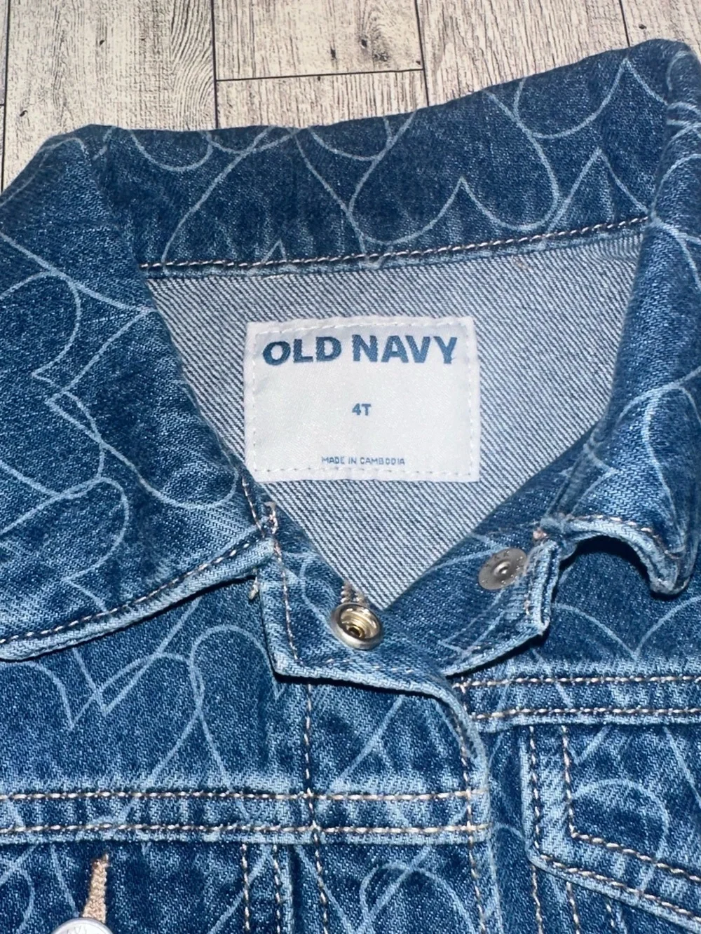 Old Navy Kids Denim Jacket with Heart print size 4T